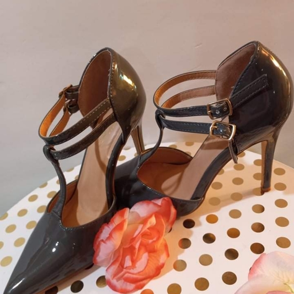 Heels - Picture 7 of 7